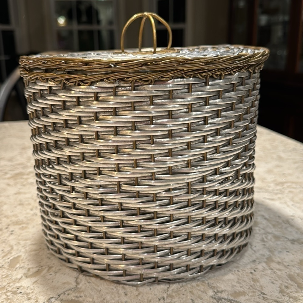 VINTAGE~MCM~INTRICATELY WOVEN~METAL~LIDDED BASKET~SILVER & BRASS TONES~G2MC**